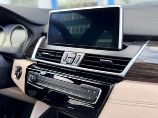 BMW 2 Serie Active Tourer 218i High Executive I Navigatie I Camera I Trekhaak I HUD I LED / 32