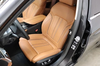 BMW 5 Serie Touring 520i High Executive Luxury Line Automaat  / Live Cockpit Professional / Laser Light / Cruise Control / Achteruitrijcamera / Stoelverwarming / Climate Control / Comfort Stoelen / Parking Assistant / 18 Inch / 15