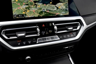 BMW 3 Serie 330e M Sport Individual  | 19'' Wielen | Lederen Bekleding | CarPlay | Audio Media Pack | 1e Eigenaar | / 18