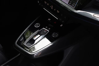 Audi Q4 e-tron 50 quattro S Edition 77 kWh Optiek Zwart S-Line/Pano/Leder/Matrix LED/Elek. stoelen+mem/Head-up/Camera/Keyless/20" / 24
