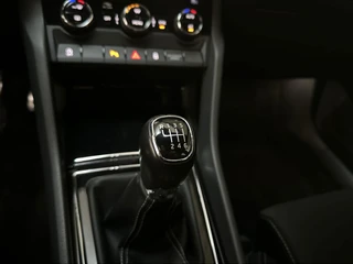 Skoda Karoq 1.5 TSI 150pk ACT Sportline Business Camera Trekhaak Sfeerverlichting Stoelverwarming Adaptive Cruise LED / 13