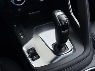 Jaguar E-PACE 2.0 P200 AWD R-Dynamic / 44