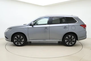 Mitsubishi Outlander 2.0 PHEV Automaat instyle | Navigatie | Lederen bekleding | Achteruitrijcamera | Elektrische achterklep | Stoel- en stuurverwarming | Verwarmd voorraam / 6