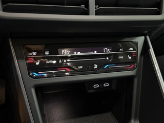 Volkswagen POLO 1.0 TSI Style Black Edition Business | Matrix LED | IQ.Light |CarPlay | Stoelverwarming | ACC | Camera | Trekhaak / 16