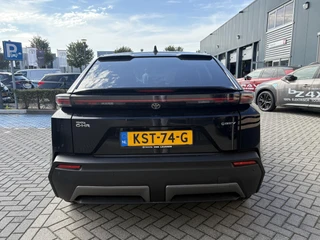 Toyota C-HR+ First Edition 77 kWh NIEUW DIRECT LEVERBAAR! STOEL/STUURVERW 20'' LM-VELGEN BLIND SPOT EL-ACHTERKLEP WARMTEPOMP NAVI PARK-SENSOREN CAMERA CLIMA APPLE/ANDROID / 7