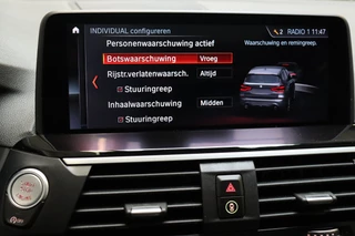 BMW X3 xDrive30i High Executive xLine Automaat  / Panoramadak / Trekhaak / Sportstoelen / Leder / 19 Inch / Driving Assistant Plus / Hifi / LED / Head-Up Display / Achteruitrijcamera / Stoelverwarming / Adaptief Onderstel / Multifunctioneel Instrumentenpaneel / 36