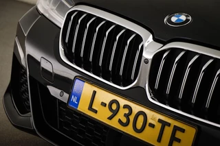 BMW 5-serie Touring 540i xDrive M-Sport | Facelift | PANORAMADAK | 360 CAMERA | TREKHAAK / 21