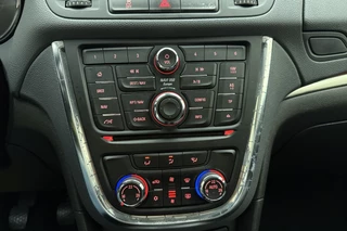 Opel Mokka 1.4 Turbo 140pk Innovation | Navigatie | Parkeersensoren | Camera | Trekhaak | Cruise control | Dealer onderhouden | 19" lichtmetalen velgen | Climate control / 25