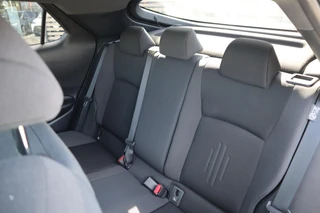 Toyota C-HR HYBRID 140 DYNAMIC ANDROID/APPLE AD-CRUISE PRIVACY-GLASS PARK-SENSOREN KEYLESS 18"LMV BLISS NL-AUTO / 16