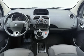 Renault Kangoo Family Rolstoelbus | Invalide vervoer | Rolstoelsauto handgeschakeld | Rolstoellift | Airco | Verlaagde vloer achterin | Oprijplaat of elektrische rolstoellift | 3-punts rolstoelgordelsysteem | Elektrische spanbanden | Extra lange veiligheidsgordels | Antislip-oprijplaat | Rolstoelplaats achter bestuurder/passagier | Versterkte vloerconstructie / 16