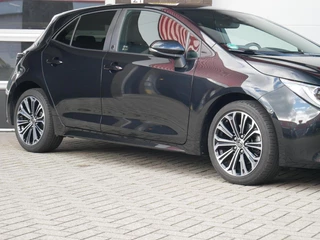 Toyota Corolla 2.0 Hybrid Team D GR Navi+BT| Camera| Dealer onderhouden / 32