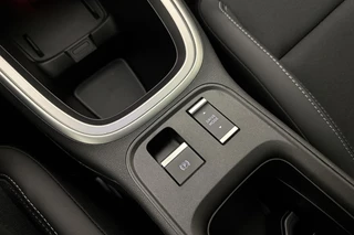 Jeep Avenger 1.2 e-Hybrid 110pk Automaat Summit | Navigatie | Trekhaak | Panoramadak | Adapt. Cruise control | JBL Audio | Elektrische achterklep | Stoelverwarming  | Climate Control / 36