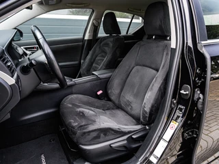 Lexus CT 200h Hybrid | Camera | Navi | Alcantara | Climate control | Cruise control | DAB+ | Trekhaak | Bluetooth / 6