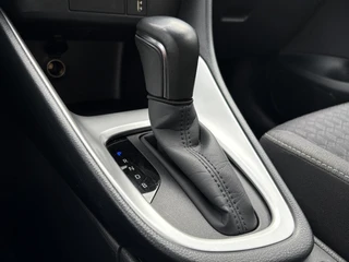 Toyota Yaris 1.5 Hybrid Dynamic CAMERA APPLE/ANDROID AD-CRUISE DAB+ KEYLESS LM-VELGEN / 20