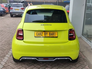 Abarth 500e SCORPIONISSIMA 42 kWh  SoH 94,12% !! | Alcantara sportstuur | Pano | Winterpakket / 5