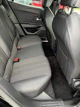 Opel Mokka 1.2 Turbo 145Pk Hybrid GS Automaat | Climate control | Achteruitrij Camera | Elektrisch Pakket | Apple Carplay/Android Auto | Cruise control | Verwarmbaar stuurwiel | 17"LM-Velgen / 39