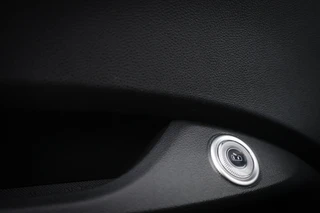Fiat 500e Urban Comfort 42 kWh  Keyless/Stoelverw/CarPlay/Camera/Dodehoek/Pdc/15" / 10
