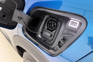 Peugeot e-2008 EV Business 54 kWh | 156PK | AUTOMAAT | 406KM WTLP | Camera Achter | Draadloos Appel Carplay & Android Auto | / 17