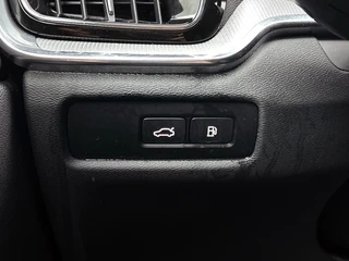Volvo V60 2.0 T6 Plug-in hybrid AWD Plus Dark Automaat | Adaptive Cruise | Stoel/Stuurverwarming | Leder | Camera | CarPlay | BTW / 30