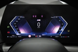 BMW 1-serie 123 xDrive | INNOVATION PACK | PANORAMADAK | STUURVERWARMING | MASSAGE |  HEAD UP | 360 CAMERA | 19" / 6