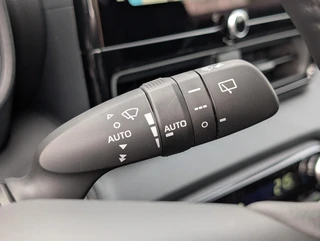 Toyota Yaris 1.5 Hybrid 130 Executive BI-TONE PDC BLIND SPOT CLIMATE STUUR- EN STOELVERWARMING / 16