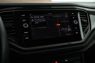 Volkswagen T-Roc 1.5 TSI 150pk DSG Sport Trekhaak Virtual cockpit Adaptive cruise Stoelverwaming PDC / 19