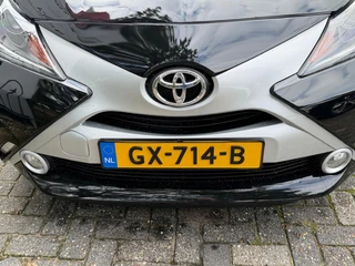 Toyota Aygo 1.0 VVT-i x-clusiv / 7