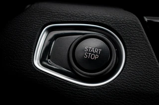 BMW X1 xDrive25e High Executive|1e EIGENAAR|STOELVERW.|AFN. TREKHAAK|HEAD-UP|ELEK. KLEP|CAMERA|LEDER / 24