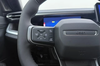 Jeep Compass First Edition 74 kWh | DEMO | Lederen bekleding | Massagestoelen | | Panoramisch Schuifdak | Stoelventilatie en verwarming | Keyless | Climate control | Draadloze telefoonlader / 25