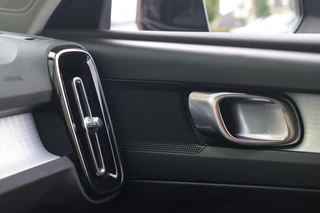 Volvo XC40 T4 Momentum | Stoelverwarming | Trekhaak | Parkeercamera | Keyless / 36
