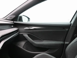 Skoda Superb Combi 1.5 TSi 204 Pk PHEV Sportline Business | Trekhaak | Carplay | Canton Audio | Head-up Display | Panoramadak | Virtual Cockpit | Adaptive Cruise | 19 Inch / 40