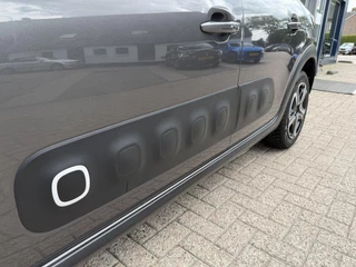 Citroen C3 1.2i Feel Edition | Navigatie | Cruise Control | Climate Control | Mistlampen | Parkeersensoren | Apple Carplay / Android Auto | Airbumps | Elektrisch Pakket | Multifunctioneel Stuurwiel | Zwart Dak | / 23