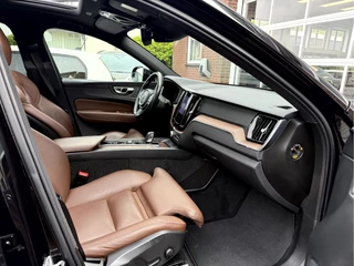Volvo XC60 2.0 T6 AWD Business Pro  Panoramadak, Trekhaaak, NL. Auto / 17