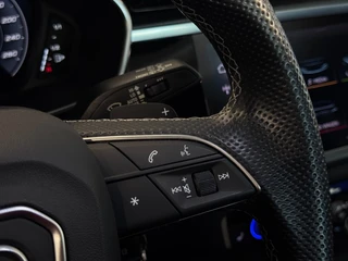 Audi Q3 35 TFSI S-Line Black Edition Pano Camera Leder Trekhaak 19'' / 23