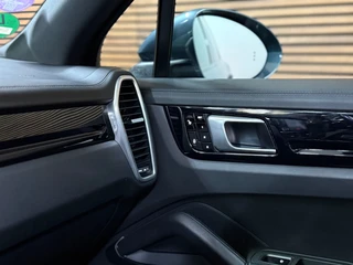 Porsche Cayenne 3.0 E-Hybrid Full Option | Vierwielbesturing | PANO | PDLS+ | BOSE | PASM | ComfortPakket | Soft Close |Trekhaak / 44