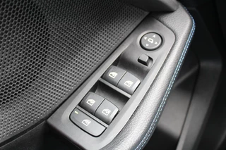 BMW 1 Serie 118i Business Edition  | M-Sport | Origin NL | Camera | Trekhaak | Navigatie / 17