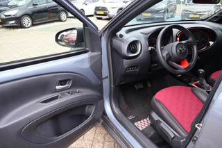 Toyota Aygo X 1.0 VVT-i S-CVT UNDERCOVER STOELVERW. JBL KEYLESS NAVI LED DAB APLLE/ANDROID CAMERA SENSOREN V+A / 6