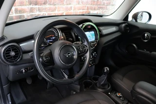 MINI Cooper Hatchback Business 3 deurs  / Navigatiesysteem / Airconditioning / Cruise Control / Bluetooth / Audio / 15 Inch / Elektrisch Pakket / 12