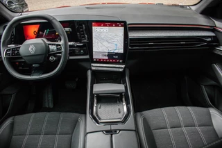 Renault Austral mild hybrid 160 X-Tronic Techno | Panoramadak | Pack Winter | Adaptieve Cruise Control | Camera | 19 Inch Lichtmetalen Velgen | Massagestoel / 4