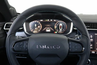 Lynk & Co 01 1.5 PHEV 262PK Stuurverwarming | Pano | Zwarte hemel | 360° Camera / 17
