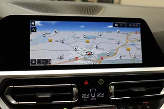 BMW 3 Serie Sedan 318i Executive Sport Line Automaat  / Live Cockpit Professional / Stoelverwarming / Parkeersensoren voor+achter / LED / 18 Inch / DAB / Climate Control / Shadow Line / Extra Getint Glas / Apple CarPlay / Cruise Control / Lichtpakket / 22