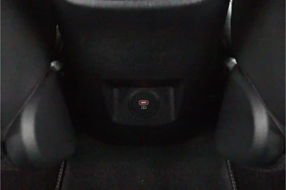 Kia XCeed 1.5 T-GDi GT-Line - Automaat  - Kantel / Schuifdak - Apple Carplay / Android Auto - Navigatie - ACC - Climate Control - Stoel / Stuurwielverwarming / 75