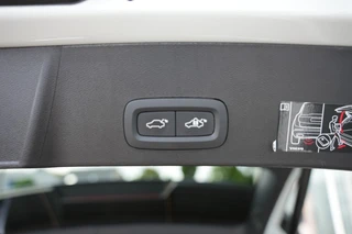 Volvo XC40 1.5 T4 RECH R-DESIGN Camera,Carplay, Harman Kardon / 10