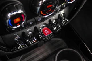Mini Clubman 1.5 Cooper Richmond Park Edition | 1e eigenaar | Dealer onderhouden | Apple Carplay | Harman kardon | DAB | Keyless entry | Panoramadak | Sportstoelen | LED | PDC / 30