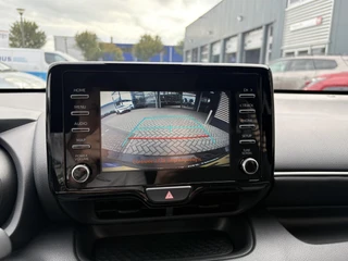Toyota Yaris 1.5 Hybrid Dynamic CAMERA APPLE/ANDROID AD-CRUISE DAB+ KEYLESS LM-VELGEN / 18