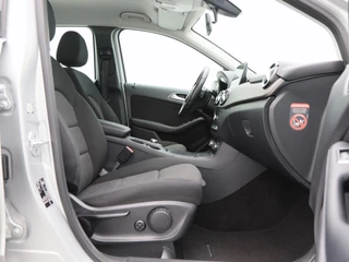 Mercedes-Benz B-klasse 250 Ambition Automaat 211 Pk | Camera | Trekhaak | Keyless | LED | Navigatiesysteem | Parkeersensoren | 18 Inch | 81.928 Km / 38