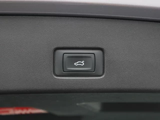 Audi Q4 e-tron 45 quattro Advanced edition 77 kWh 265 Pk | Stoelverwarming | Matrix LED | Sonos Audio | 19 Inch | Warmtepomp | 53.634 Km !! / 19