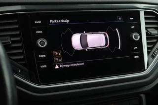 Volkswagen T-Roc 1.5 TSI 150pk DSG R-Line Sport Keyless Virtual Cockpit Navigatie / 27