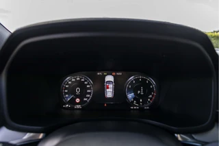 Volvo V60 2.0 B4 Momentum Business  | Pano | Harman Kardon | / 9