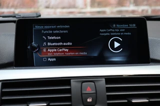 BMW 3 Serie Touring 330i High Executive M Sport Pakket Automaat  / Navigatie Professional / Panoramadak / Leder  / Trekhaak / Parkeersensoren voor+achter / Comfort Acces / Head-Up Display / Stoelverwarming / Achteruitrijcamera / Hifi / 19 Inch / Chrome Line / 27